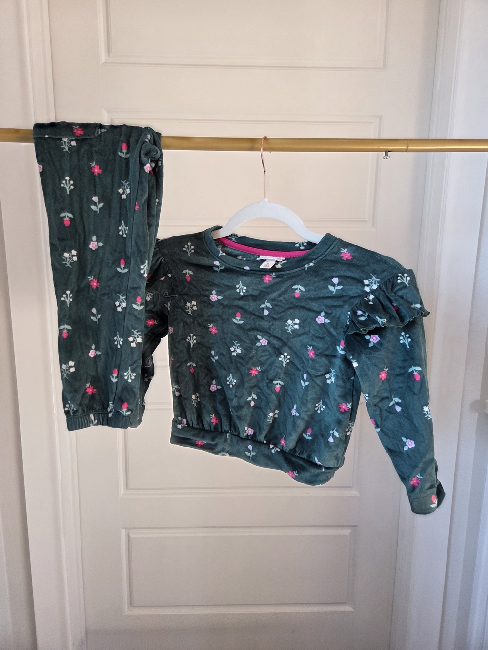 Cat & Jack Green Floral Ruffle-Shoulder Pajama Set